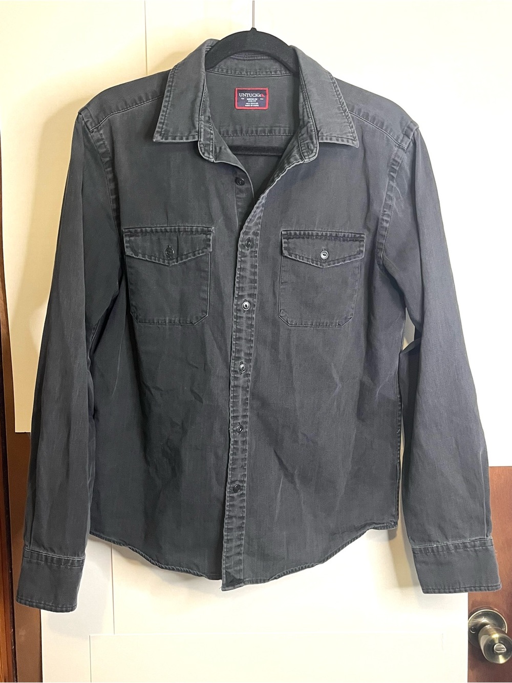 UNTUCKit Men's Size M Slim Fit “Edgewood” Casual Button-Down Shirt